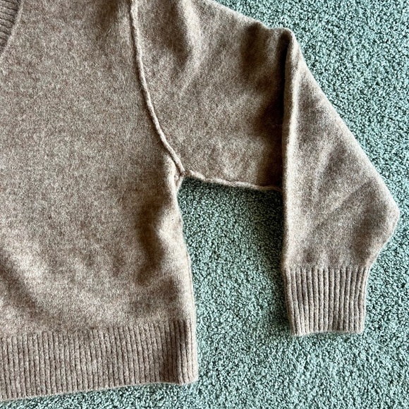 Aritzia (Wilfred Free) v-neck sweater - Picture 3 of 5